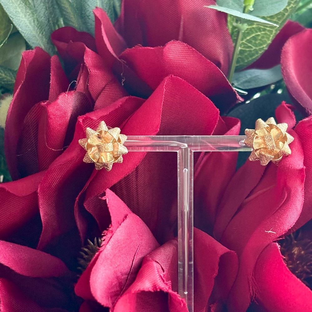 🌟BUY 1 GET 1 FREE🌟 BRAND NEW Festive Gift Bow Stud Earrings - GOLD